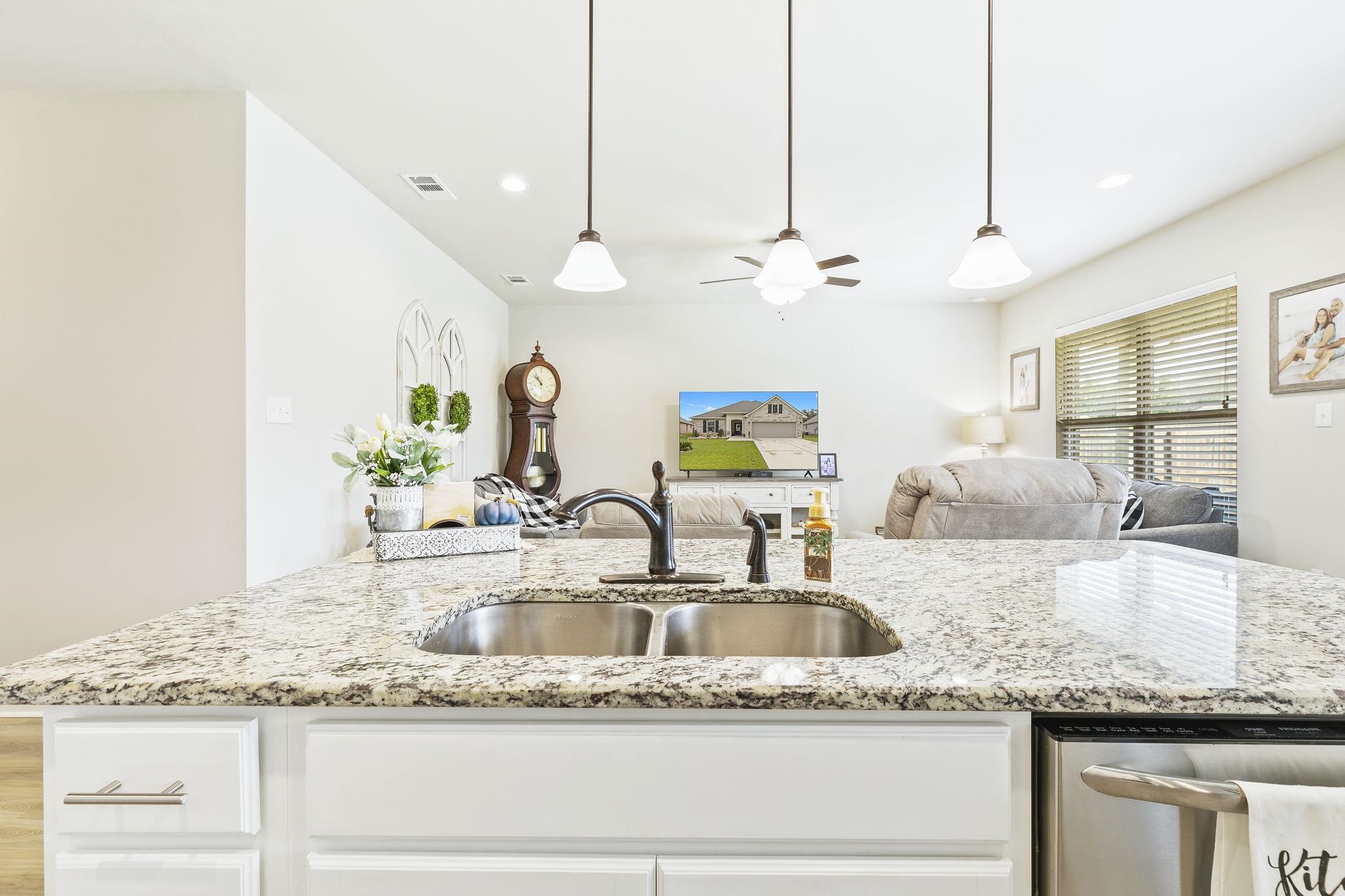 910 Gibson Court Foley, AL 36535 - Photo 17 of 66 Kitchen