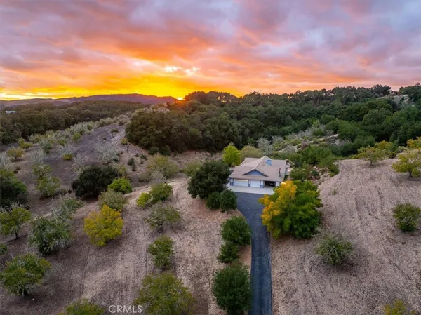 $1,750,000 | 4242 Las Tablas Willow Creek Road, Paso Robles, CA 93446