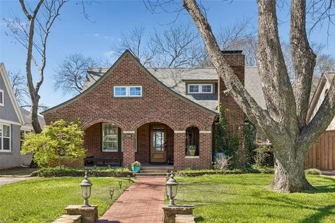 $999,900 | 1011 North Clinton Avenue, Dallas, TX 75208