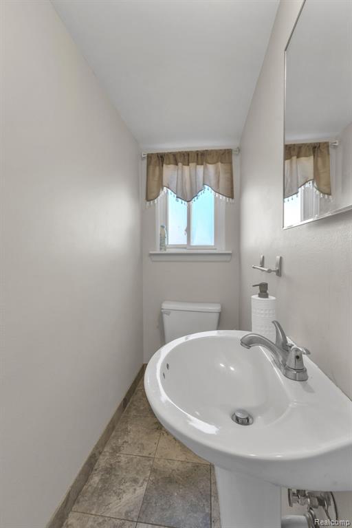 8126 Farnum Avenue Warren, MI 48093 - Photo 11 of 35