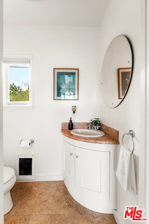 13201 Cheltenham Drive Sherman Oaks, CA 91423 - Photo 20 of 75 a bathroom with a toilet sink and mirror