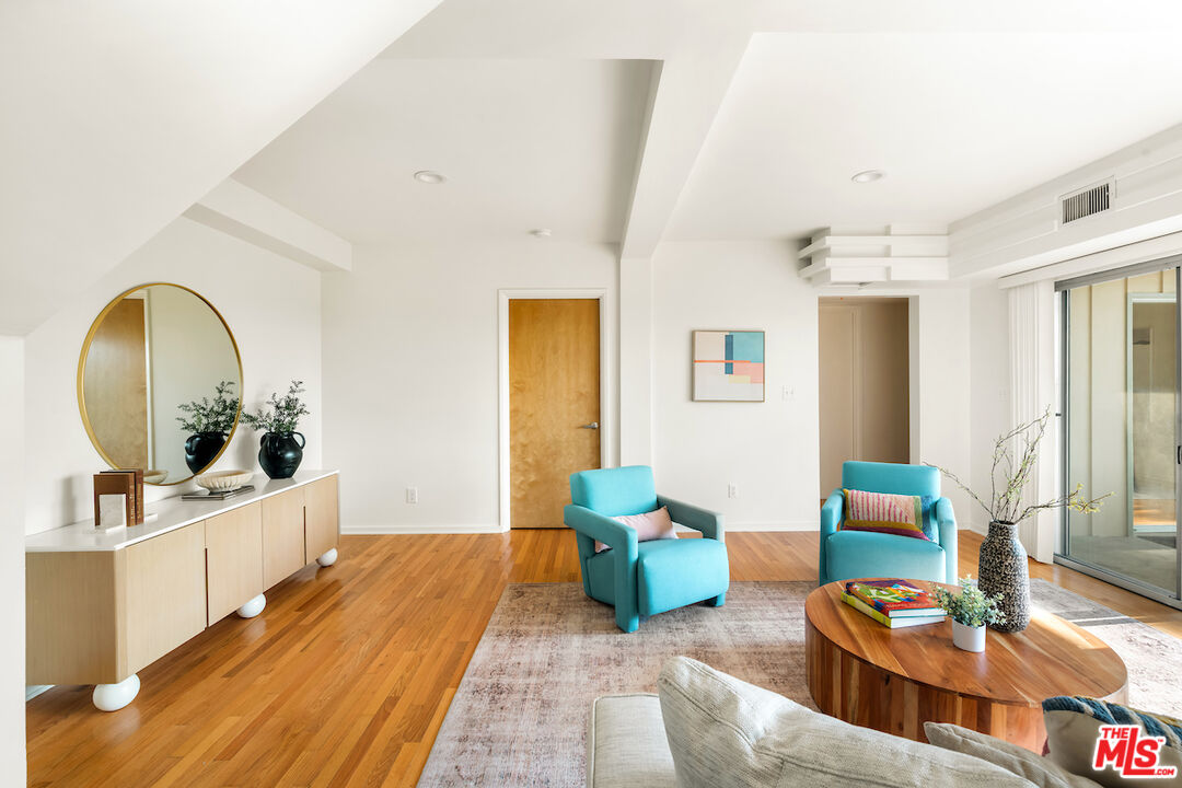 13201 Cheltenham Drive Sherman Oaks, CA 91423 - Photo 21 of 75 a living room with furniture and a wooden floor
