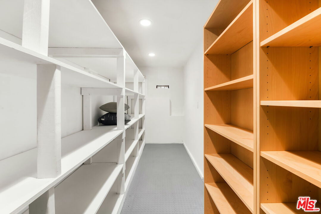 13201 Cheltenham Drive Sherman Oaks, CA 91423 - Photo 26 of 75