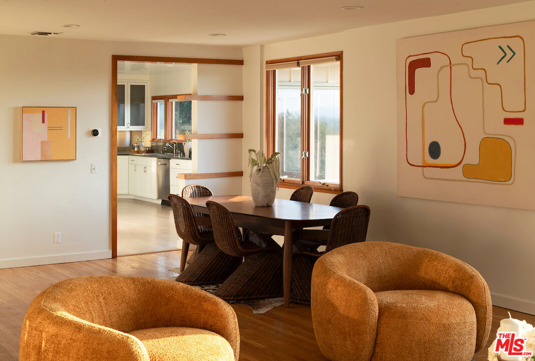 13201 Cheltenham Drive Sherman Oaks, CA 91423 - Photo 10 of 75