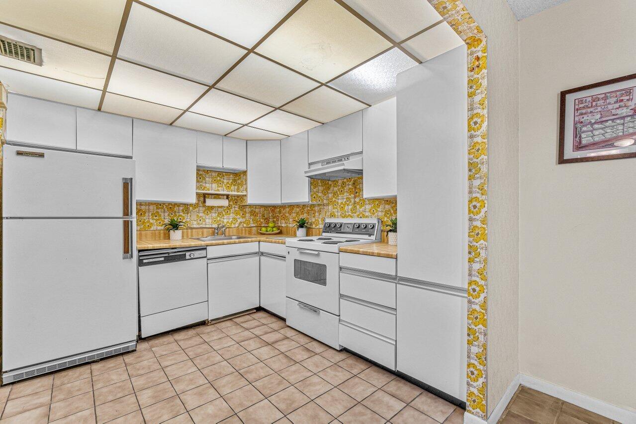 8401 West Sample Road, Unit 2 Coral Springs, FL 33065 - Photo 9 of 27 004-8401WestSampleRoad-CoralSprings-FL-3