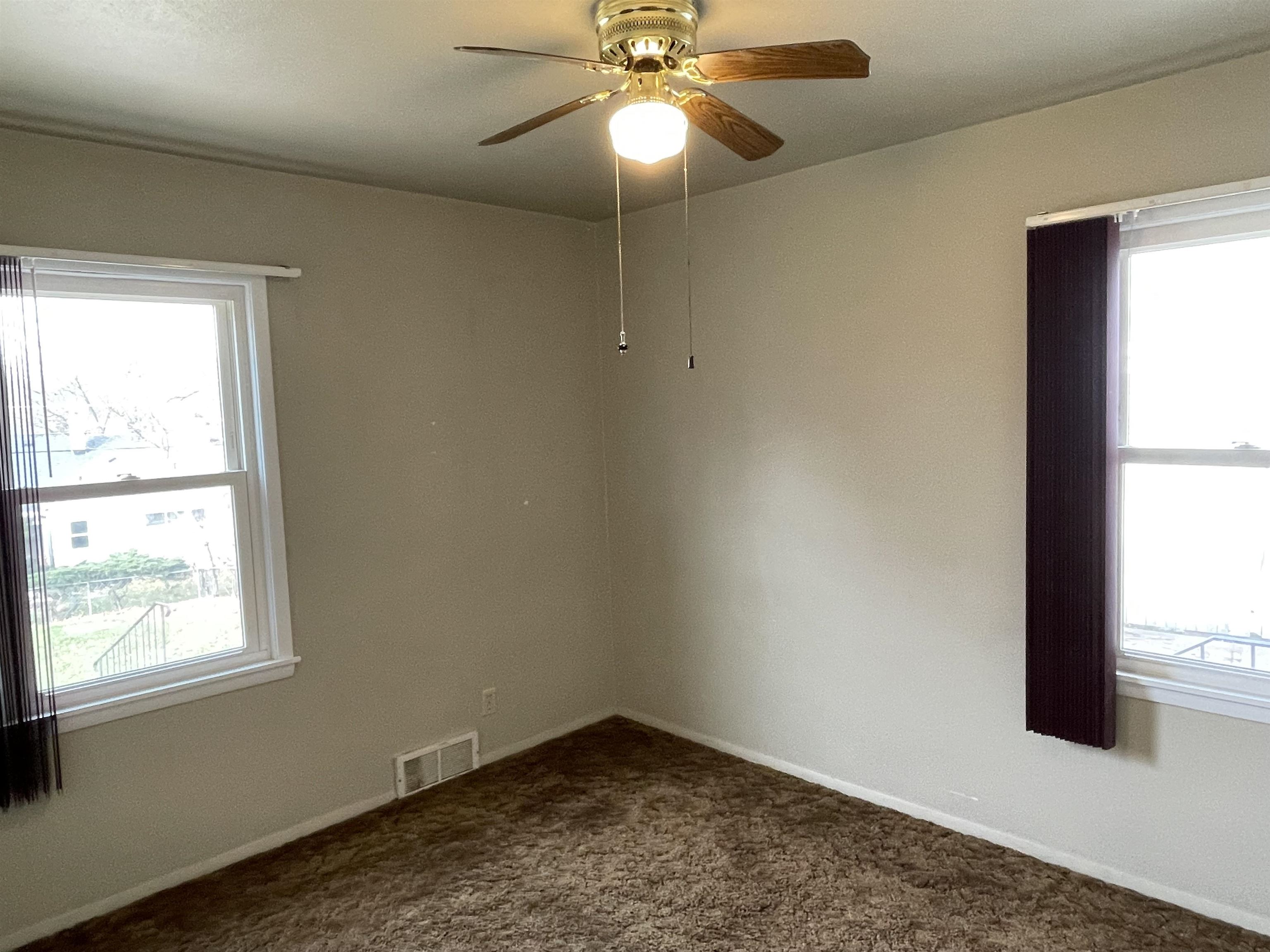 2007 Nebraska Road Rockford, IL 61108 - Photo 13 of 36 Gallery Image 13