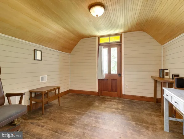 $1,000,000 | 39 New Cut Road, Round Hill, VA 20141