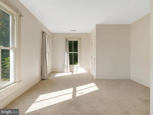 $1,000,000 | 39 New Cut Road, Round Hill, VA 20141