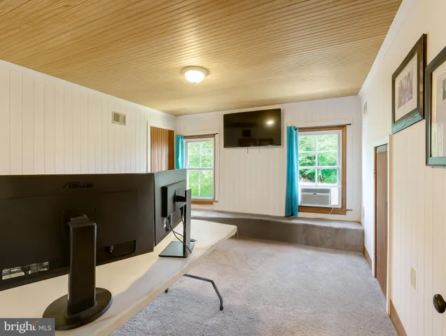 $1,000,000 | 39 New Cut Road, Round Hill, VA 20141