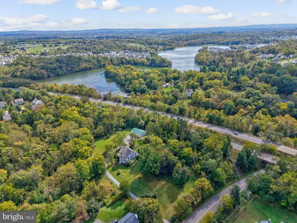 $1,000,000 | 39 New Cut Road, Round Hill, VA 20141
