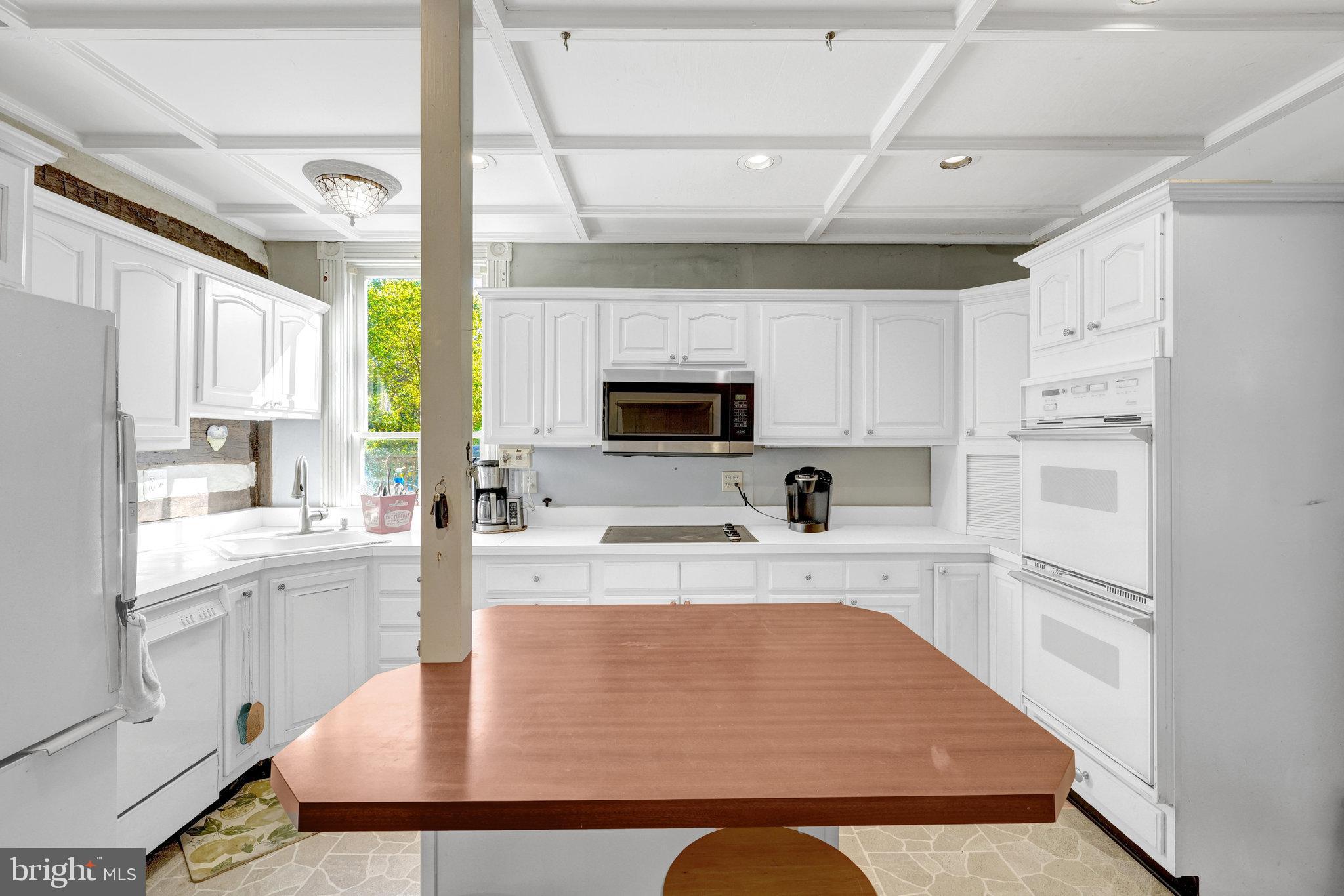 39 New Cut Road Round Hill, VA 20141 - Photo 6 of 33 a kitchen with a stove a sink and a refrigerator