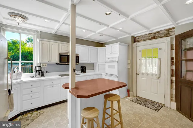 $1,200,000 | 39 New Cut Road, Round Hill, VA 20141