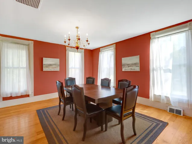 $1,000,000 | 39 New Cut Road, Round Hill, VA 20141