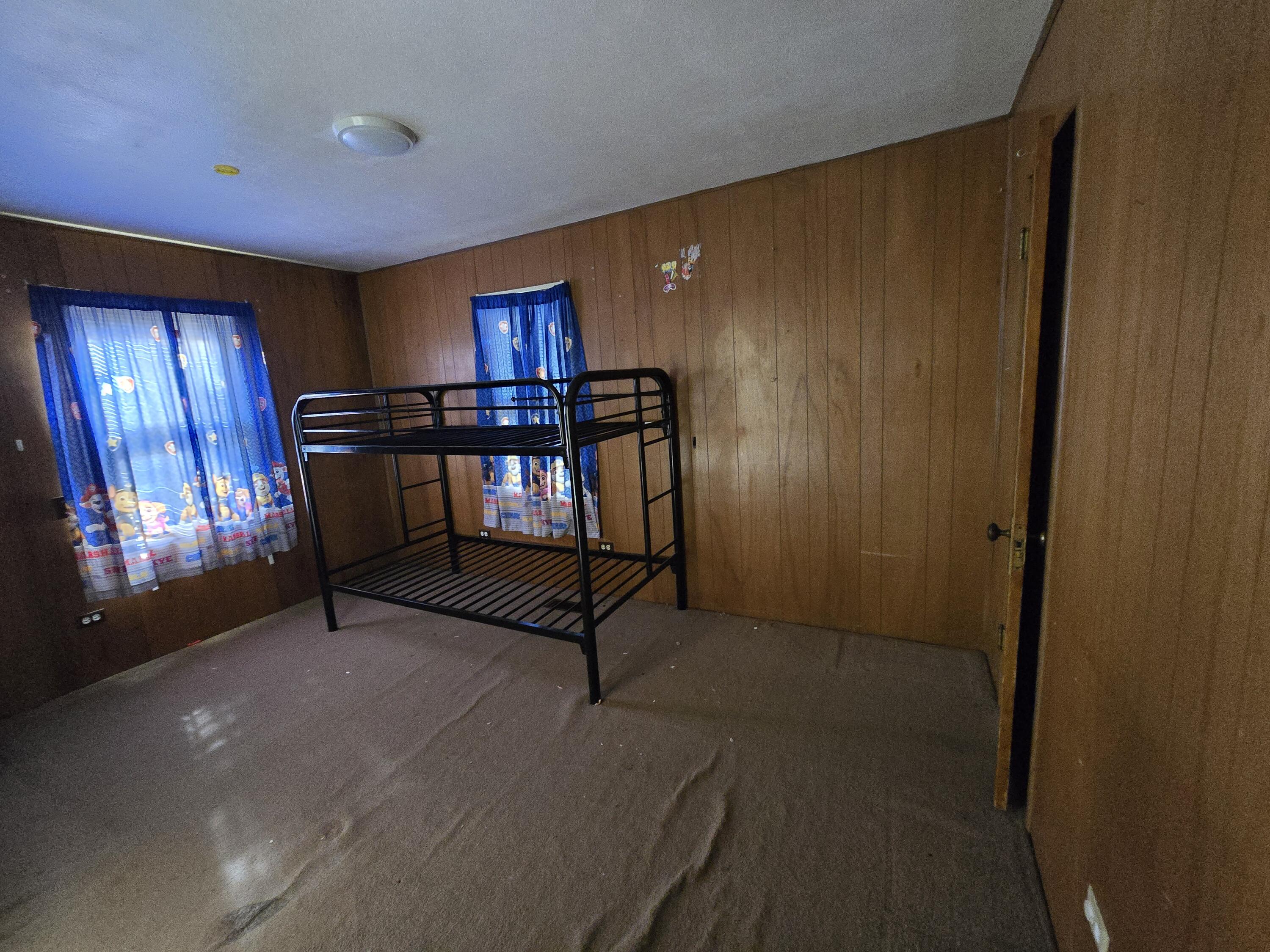 1006 Nassau Plainview, TX 79072 - Photo 4 of 10 a view of a livingroom with furniture and windows