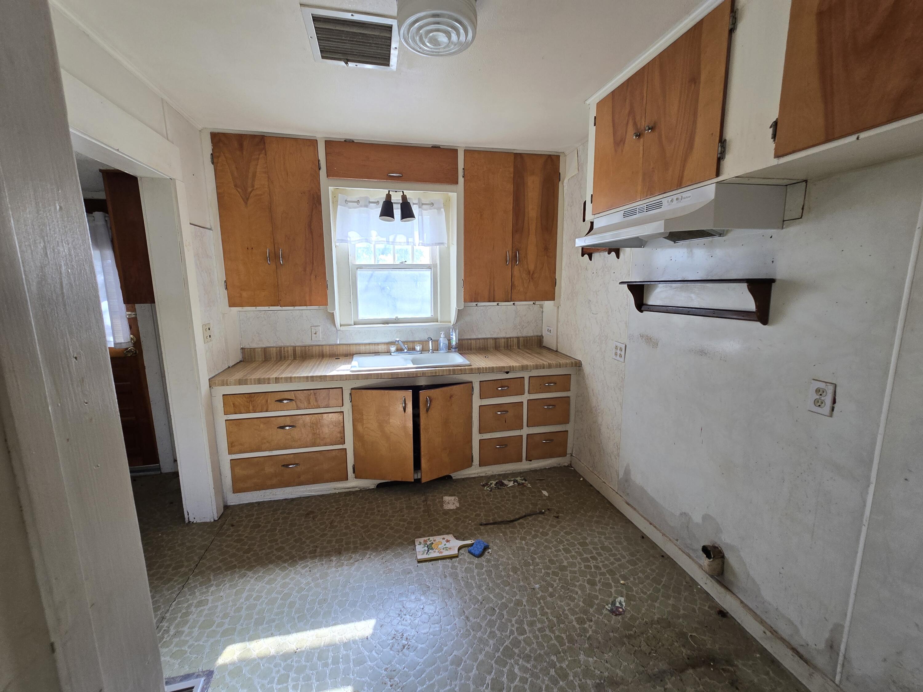 1006 Nassau Plainview, TX 79072 - Photo 6 of 10 a room with storage and utility