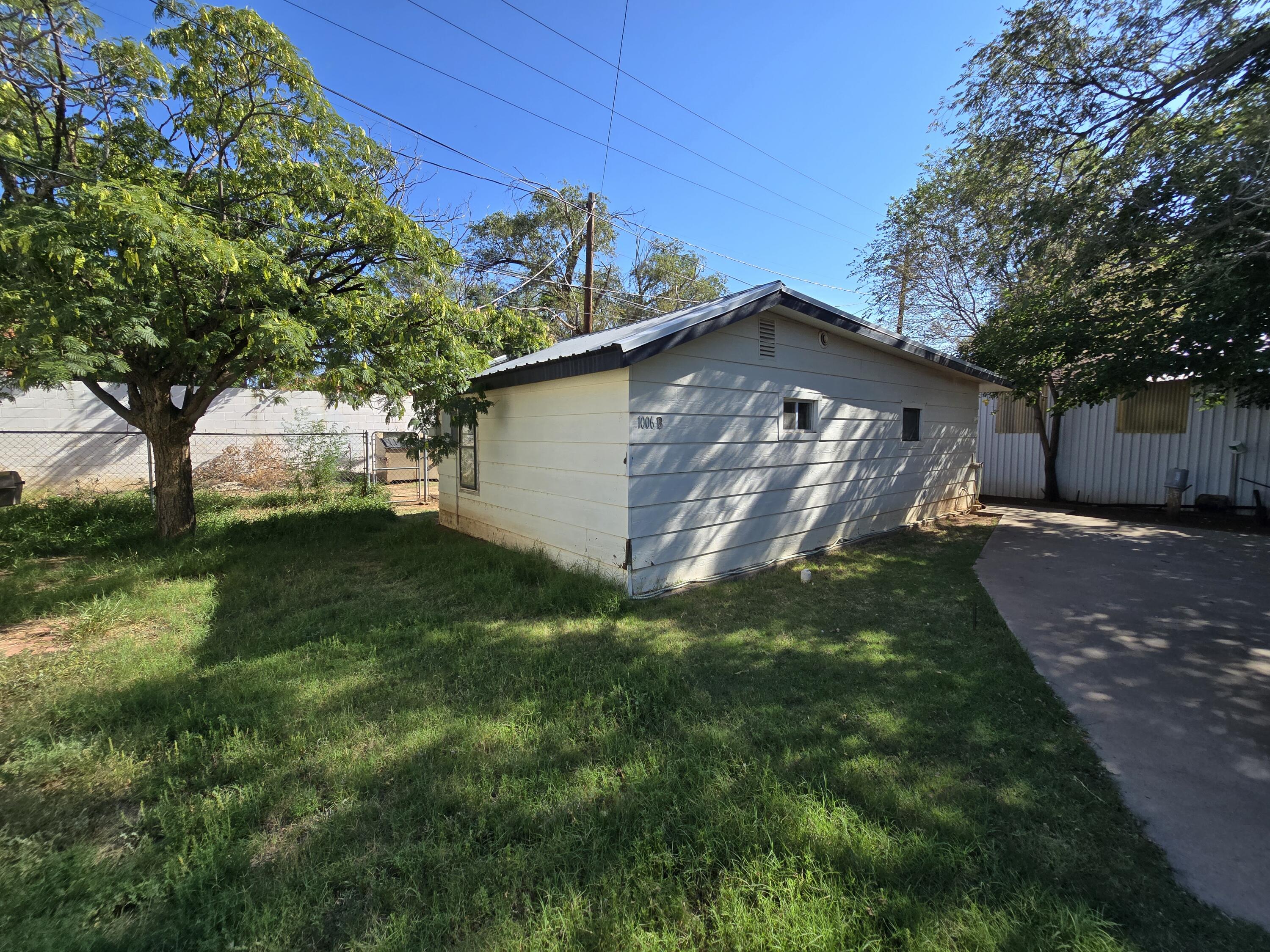 1006 Nassau Plainview, TX 79072 - Photo 10 of 10 a front view of a house with garden