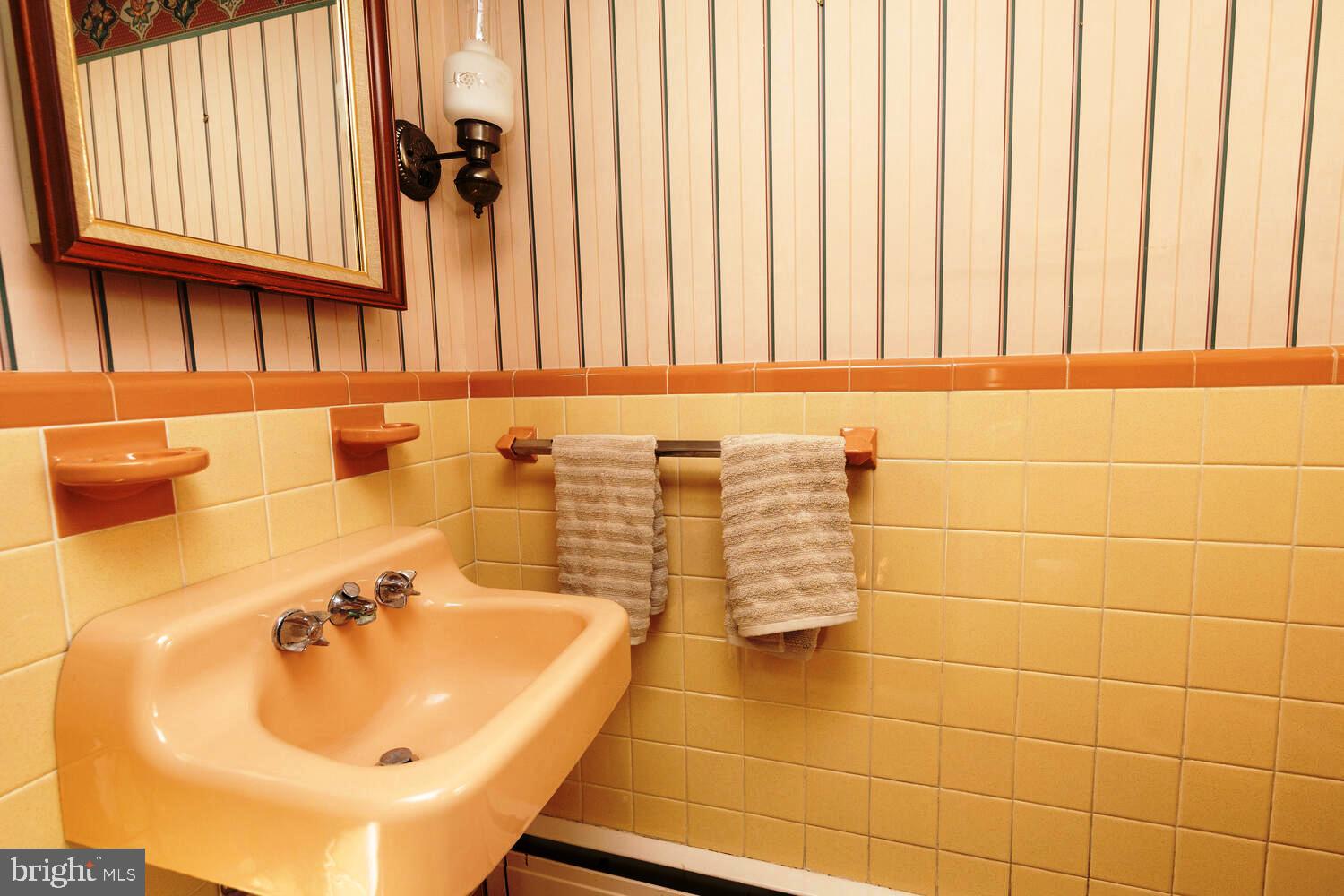1083 Frederick Road Jenkintown, PA 19046 - Photo 18 of 39 Powder room