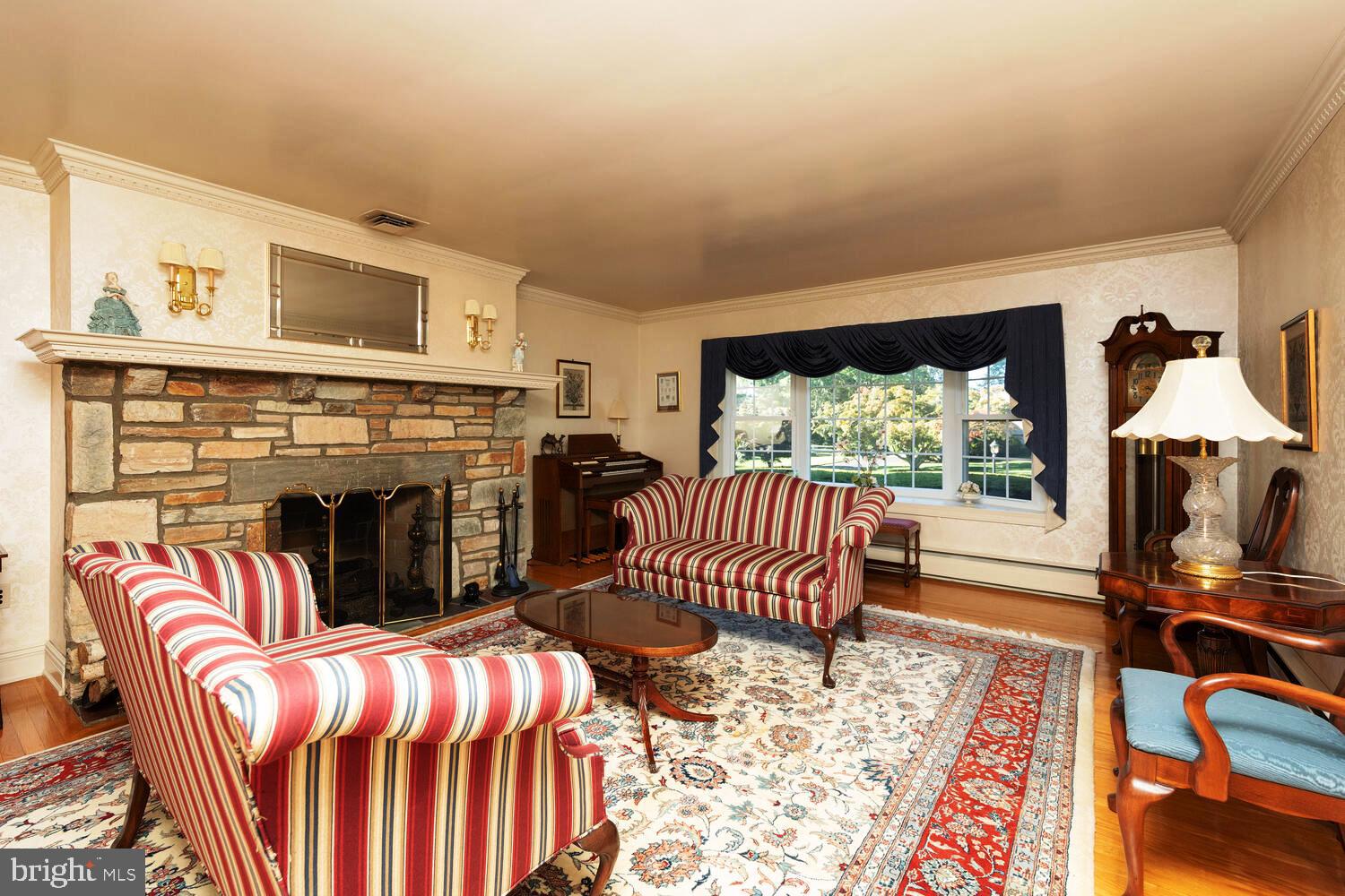 1083 Frederick Road Jenkintown, PA 19046 - Photo 5 of 39 Living Roo,