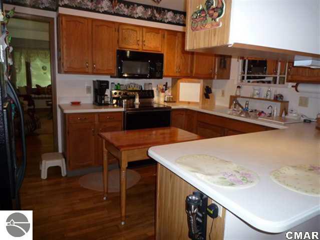9501 East Wing Road Shepherd, MI 48883 - Photo 8 of 25 1772575-7.JPG