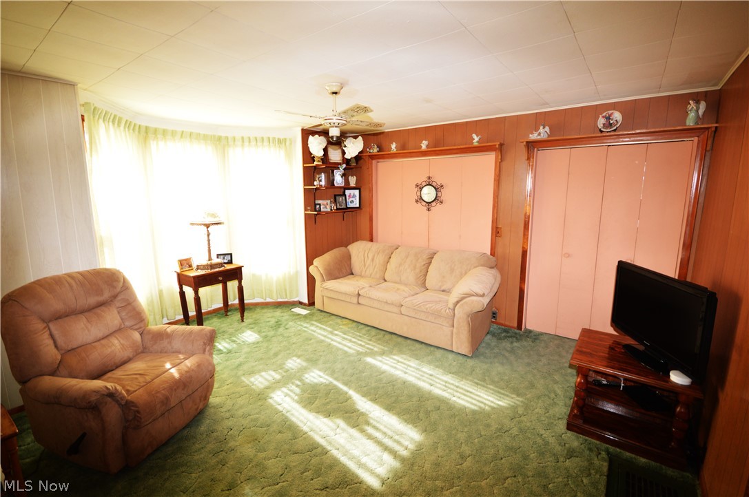 800 Park Road Painesville, OH 44077 - Photo 7 of 28 Family Room