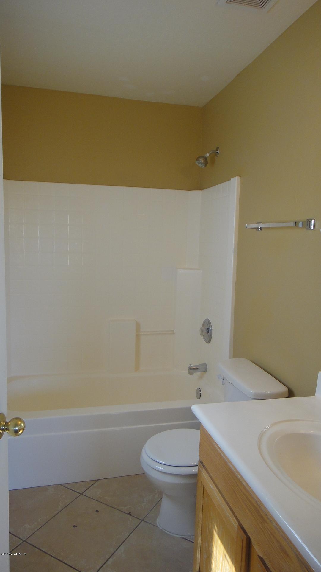 6405 West Riva Road Phoenix, AZ 85043 - Photo 11 of 19 DSC04160