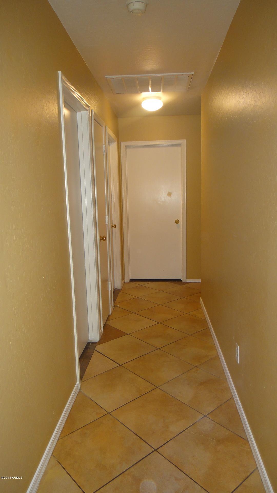 6405 West Riva Road Phoenix, AZ 85043 - Photo 8 of 19 DSC04157