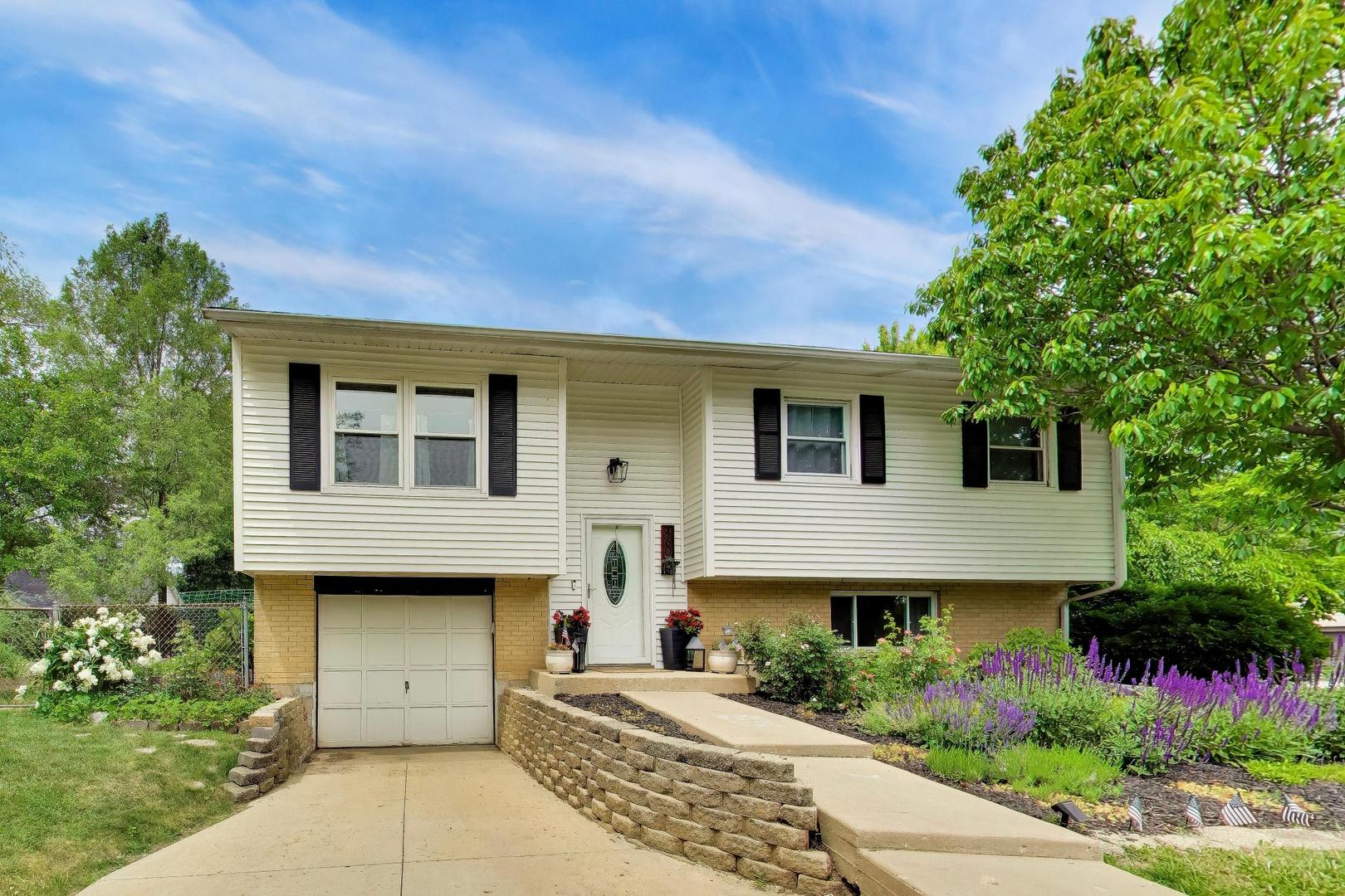 460 North Ridgemoor Avenue Mundelein, IL 60060 - Photo 3 of 41