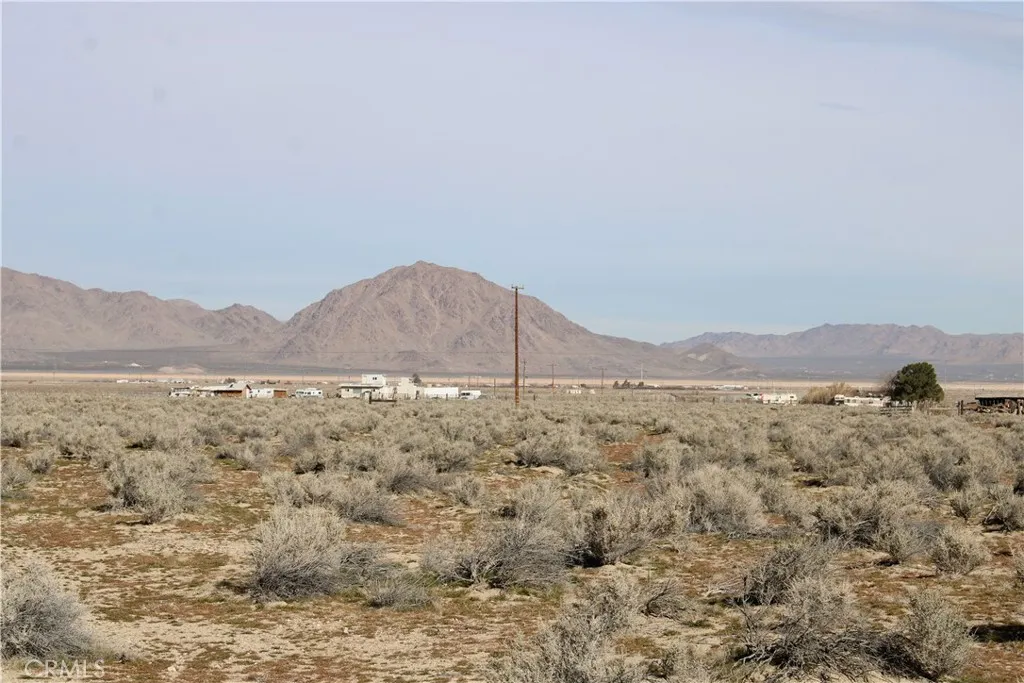 19 Sunrise Road Lucerne Valley, CA 92356 - Photo 6 of 15 a view of lake and mountain