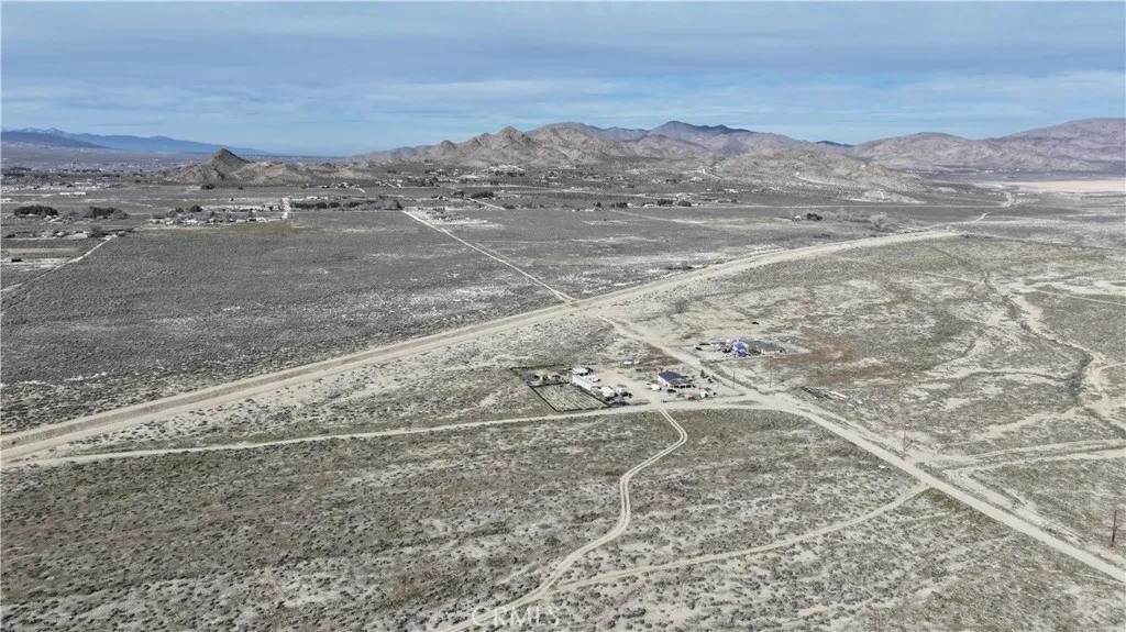 19 Sunrise Road Lucerne Valley, CA 92356 - Photo 10 of 15 a view of an ocean beach and mountain