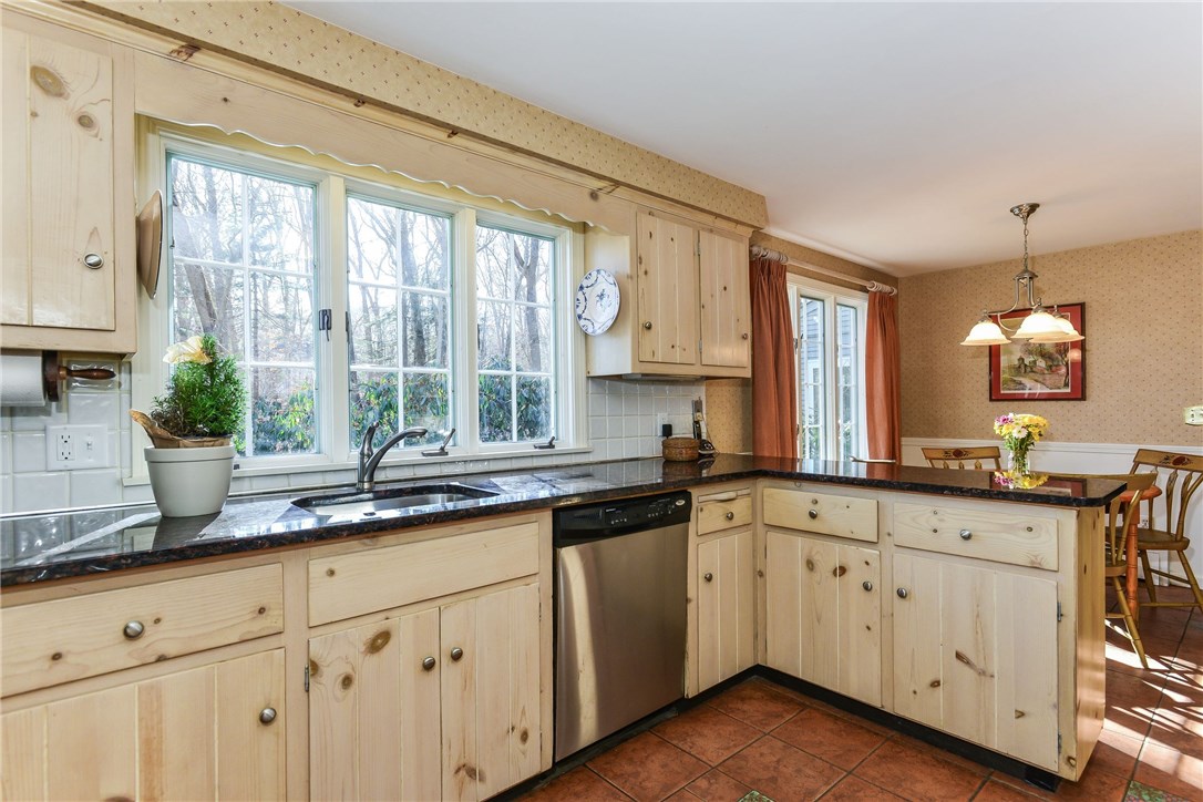 40 Bow Street East Greenwich, RI 02818 - Photo 11 of 35 Updated kitchen with granite and stainless steel appliances