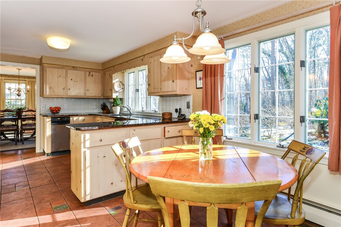 40 Bow Street East Greenwich, RI 02818 - Photo 13 of 35 Bright kitchen with granite counters