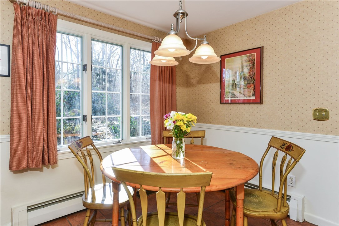40 Bow Street East Greenwich, RI 02818 - Photo 14 of 35 Great breakfast eating area