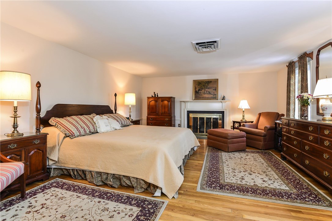 40 Bow Street East Greenwich, RI 02818 - Photo 20 of 35 Large master suite w/fireplace