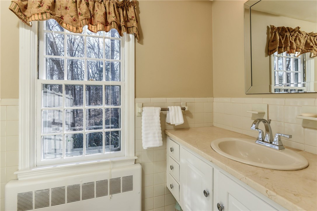 40 Bow Street East Greenwich, RI 02818 - Photo 25 of 35 Gallery Image 25