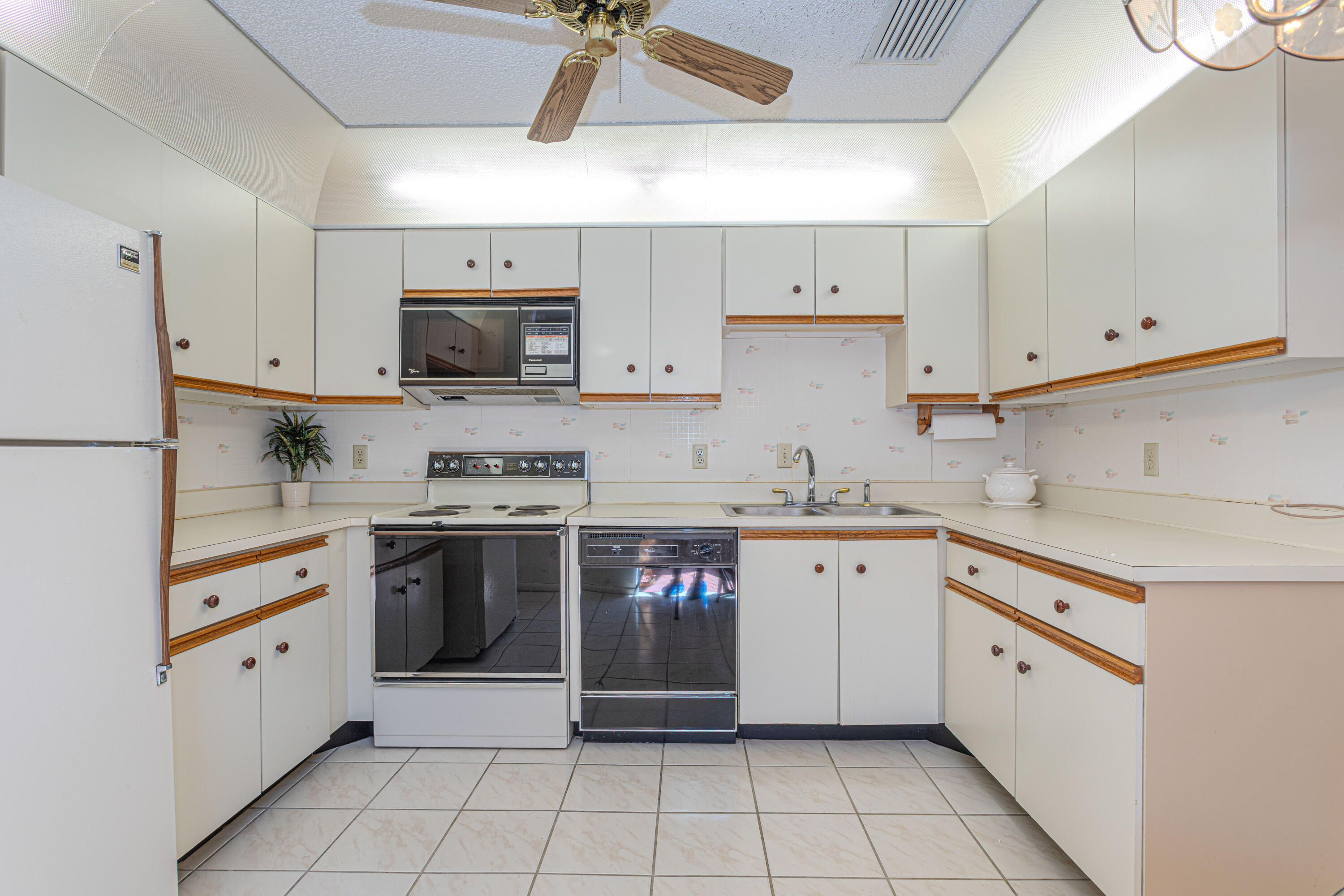 9160 Southwest 22nd Street, Unit C Boca Raton, FL 33428 - Photo 13 of 43 casa-18_1