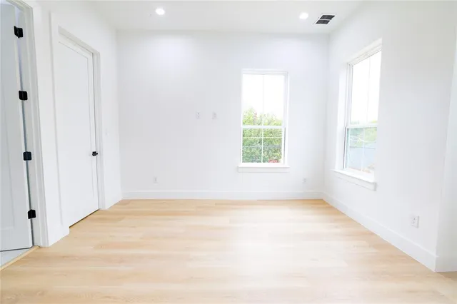 $4,154 | 306 East 7th Street, Dallas, TX 75203