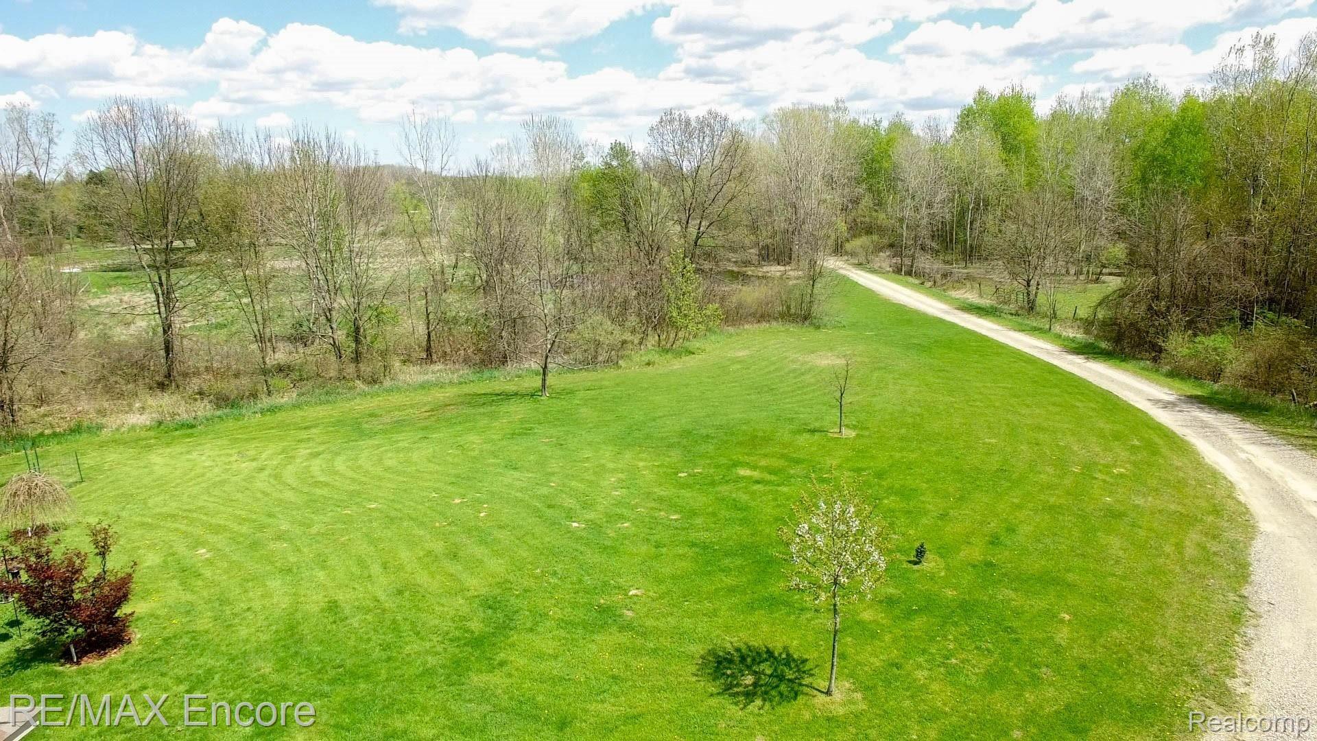 6274 Washburn Road Goodrich, MI 48438 - Photo 15 of 96 Entry Driveway (8).jpg