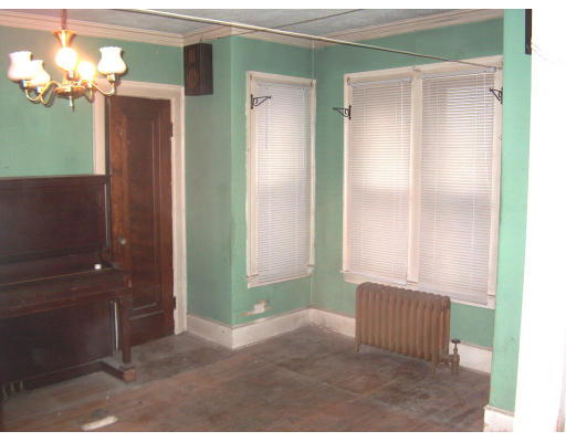 123 Lebanon Street Springfield, MA 01109 - Photo 4 of 16 Gallery Image 4