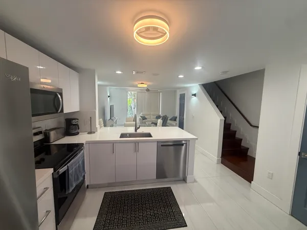 $5,500 | 972 Jeffery Street, Boca Raton, FL 33487