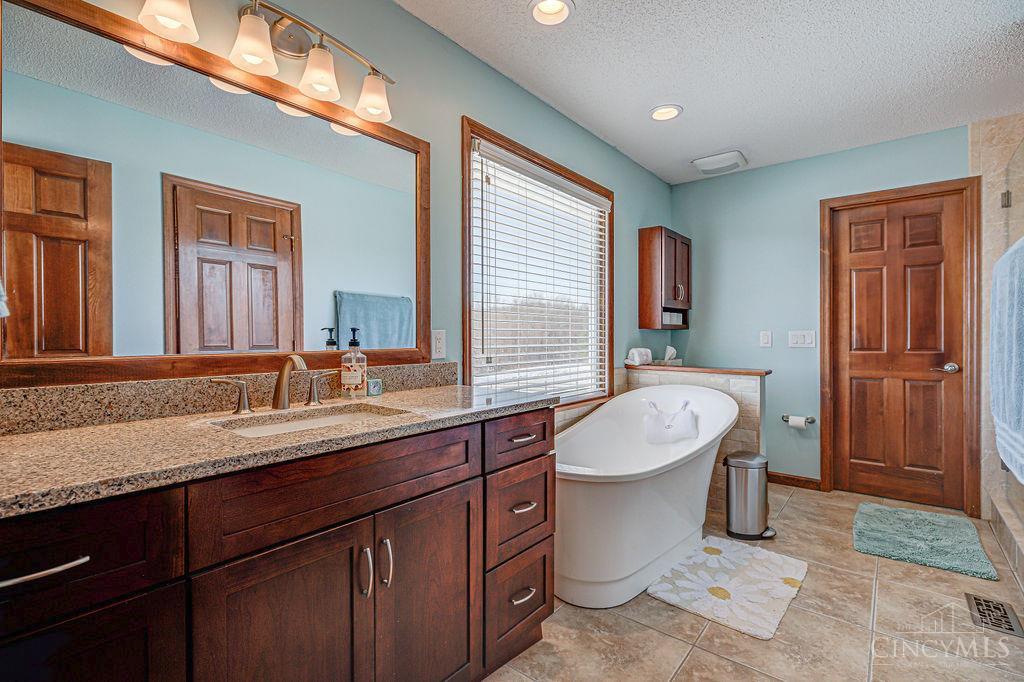 2445 Smith Road Hamilton, OH 45013 - Photo 17 of 41