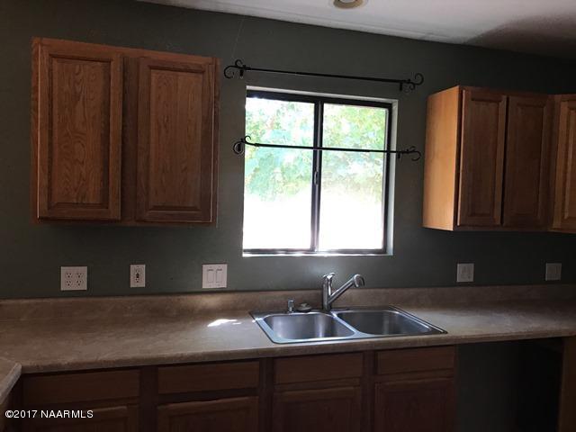 201 Elk Road Page, AZ 86040 - Photo 11 of 25 044-014986 kitchen(2)