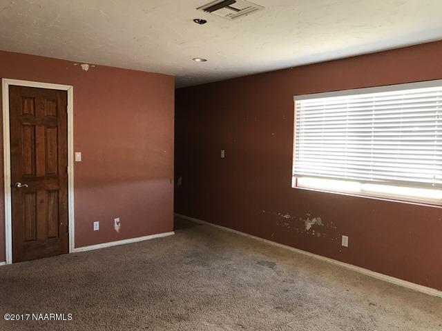 201 Elk Road Page, AZ 86040 - Photo 20 of 25 044-014986 master bedroom(2)