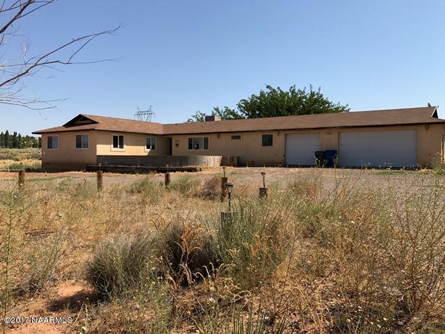 201 Elk Road Page, AZ 86040 - Photo 2 of 25 044-014986 front right angle(2)