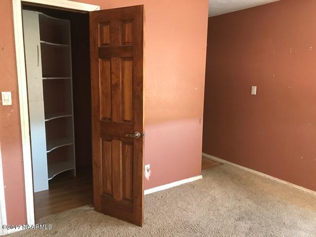 201 Elk Road Page, AZ 86040 - Photo 21 of 25 044-014986 master bedroom(3)