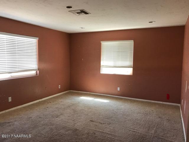 201 Elk Road Page, AZ 86040 - Photo 22 of 25 044-014986 master bedroom