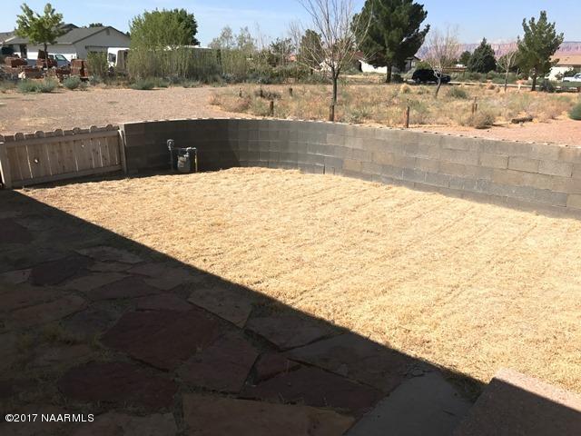 201 Elk Road Page, AZ 86040 - Photo 4 of 25 044-014986 frontyard