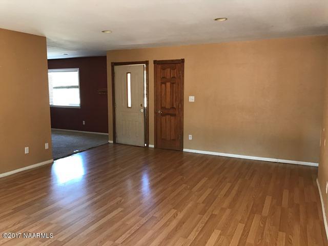 201 Elk Road Page, AZ 86040 - Photo 5 of 25 044-014986 living room(2)