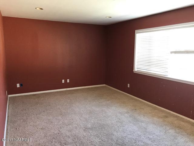 201 Elk Road Page, AZ 86040 - Photo 6 of 25 044-014986 living room