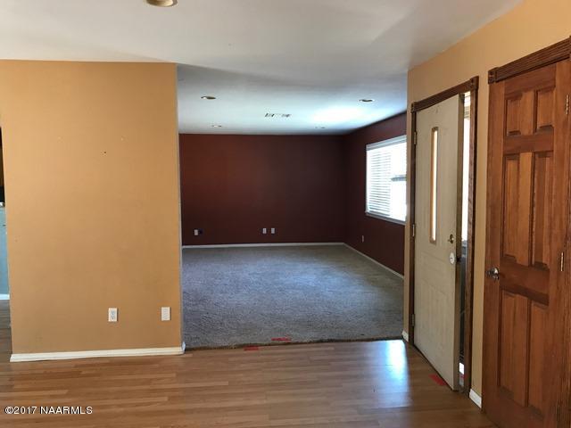201 Elk Road Page, AZ 86040 - Photo 7 of 25 044-014986 entry to living room