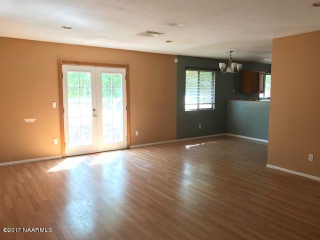 201 Elk Road Page, AZ 86040 - Photo 8 of 25 044-014986 dining room(2)